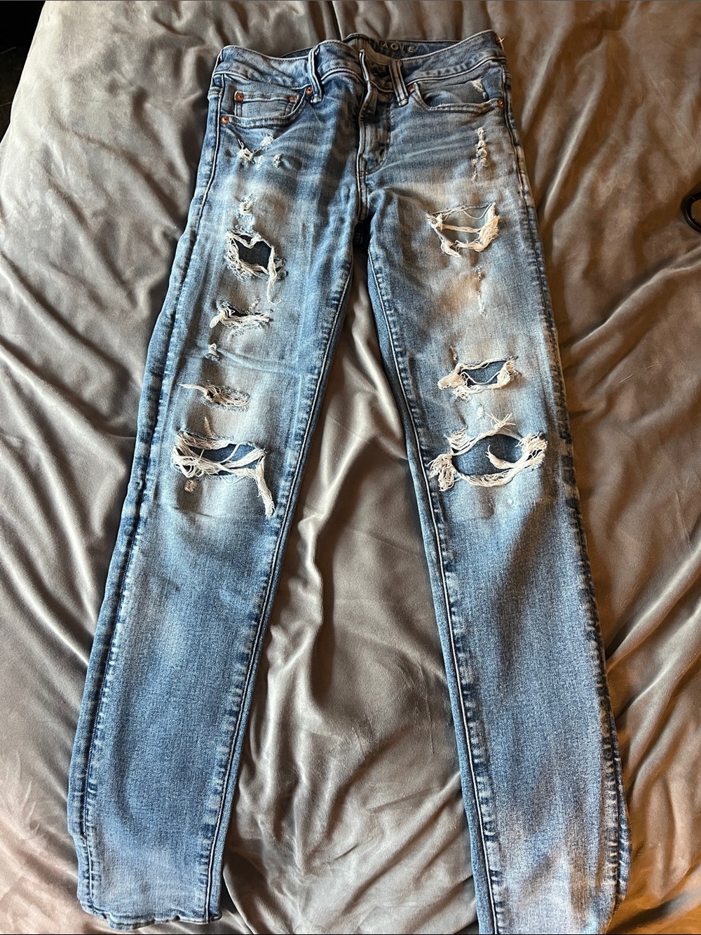 American Eagle Outfitters Light Blue Distressed Skinny Jeans